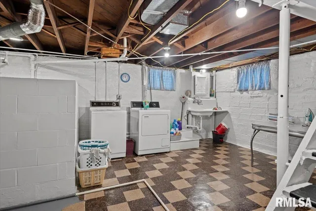 $142,500 | 121 City Place, Jacksonville, IL 62650