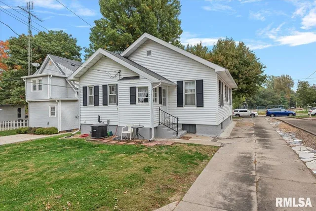 $142,500 | 121 City Place, Jacksonville, IL 62650