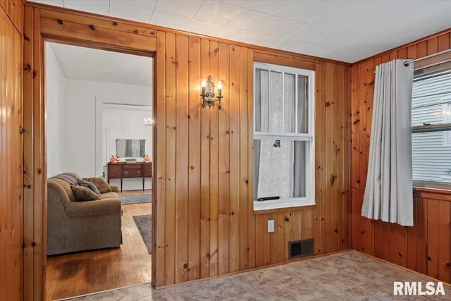 $142,500 | 121 City Place, Jacksonville, IL 62650