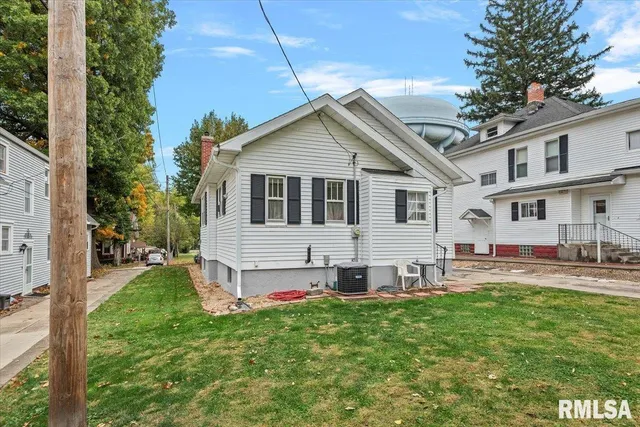 $142,500 | 121 City Place, Jacksonville, IL 62650