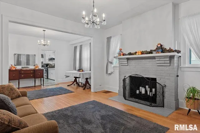 $142,500 | 121 City Place, Jacksonville, IL 62650