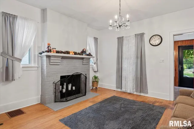 $142,500 | 121 City Place, Jacksonville, IL 62650