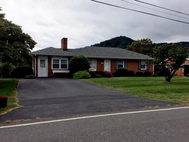 5222 Grandin Rd Extension Roanoke, VA 24018 - Photo 1 of 35 Front