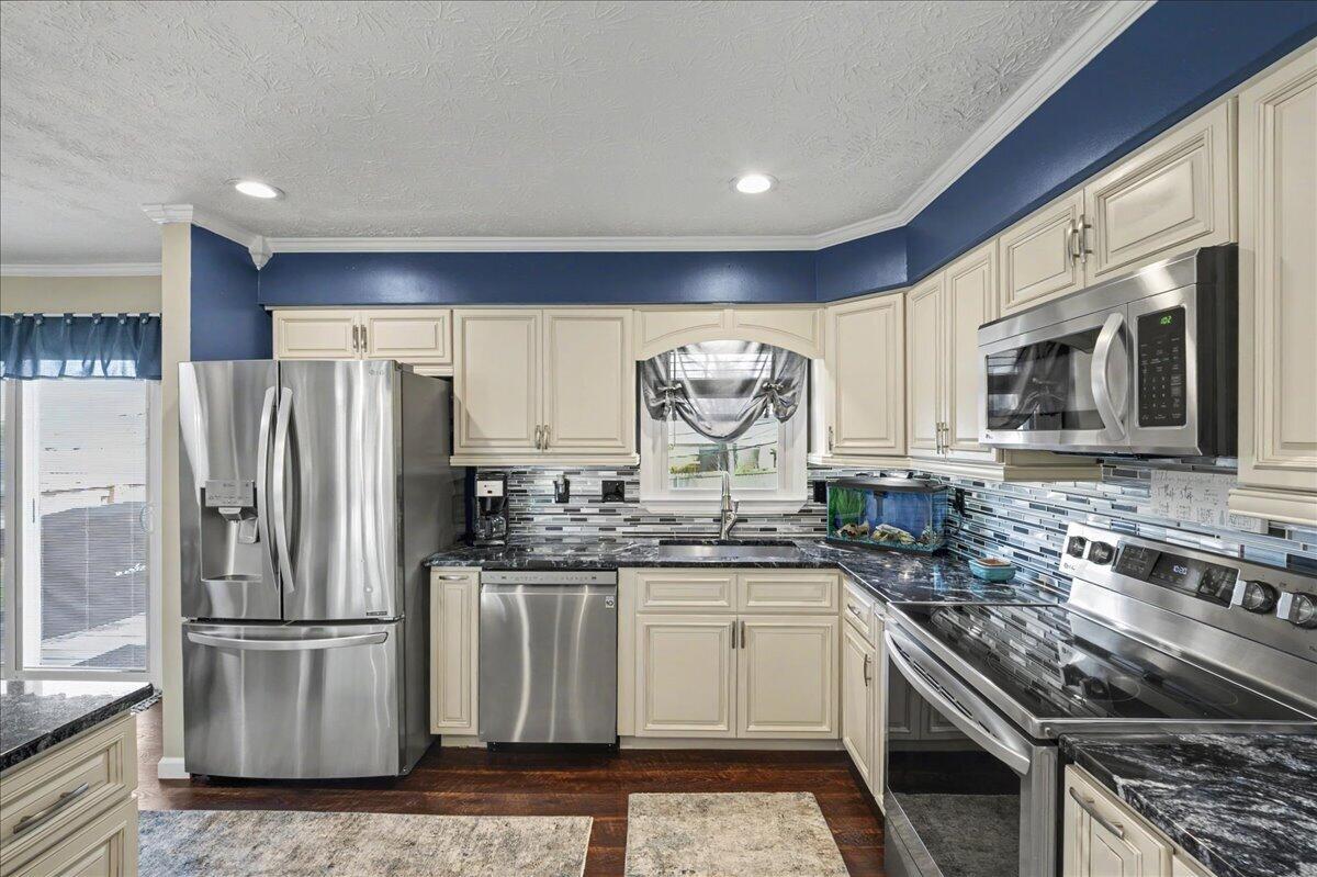 228 Holiday Road Winchester, KY 40391 - Photo 16 of 52 16-2-12