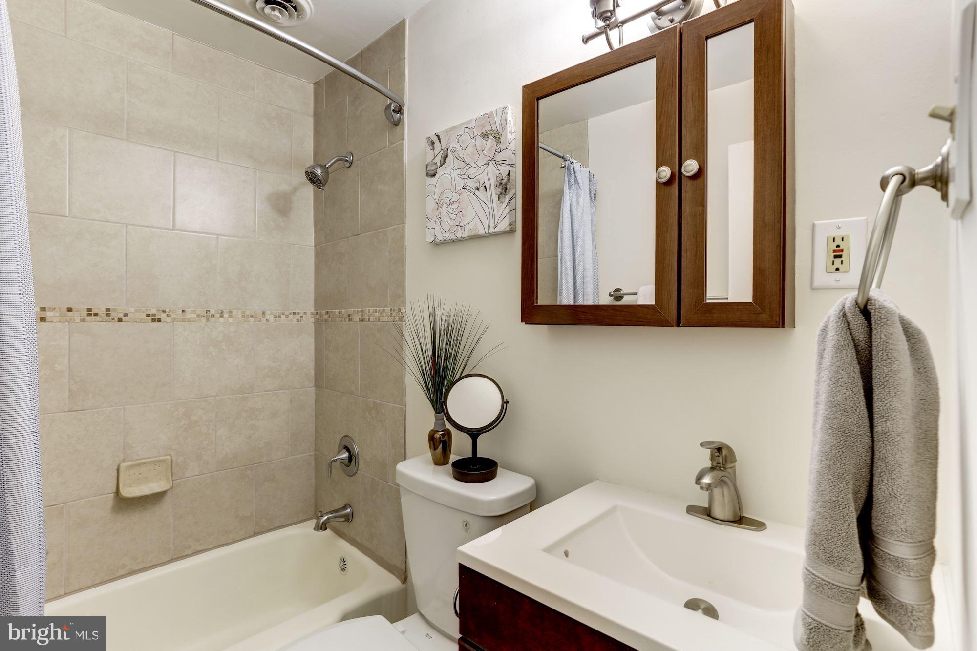 1669 Columbia Road Northwest, Unit 101 Washington, DC 20009 - Photo 16 of 22 Bath