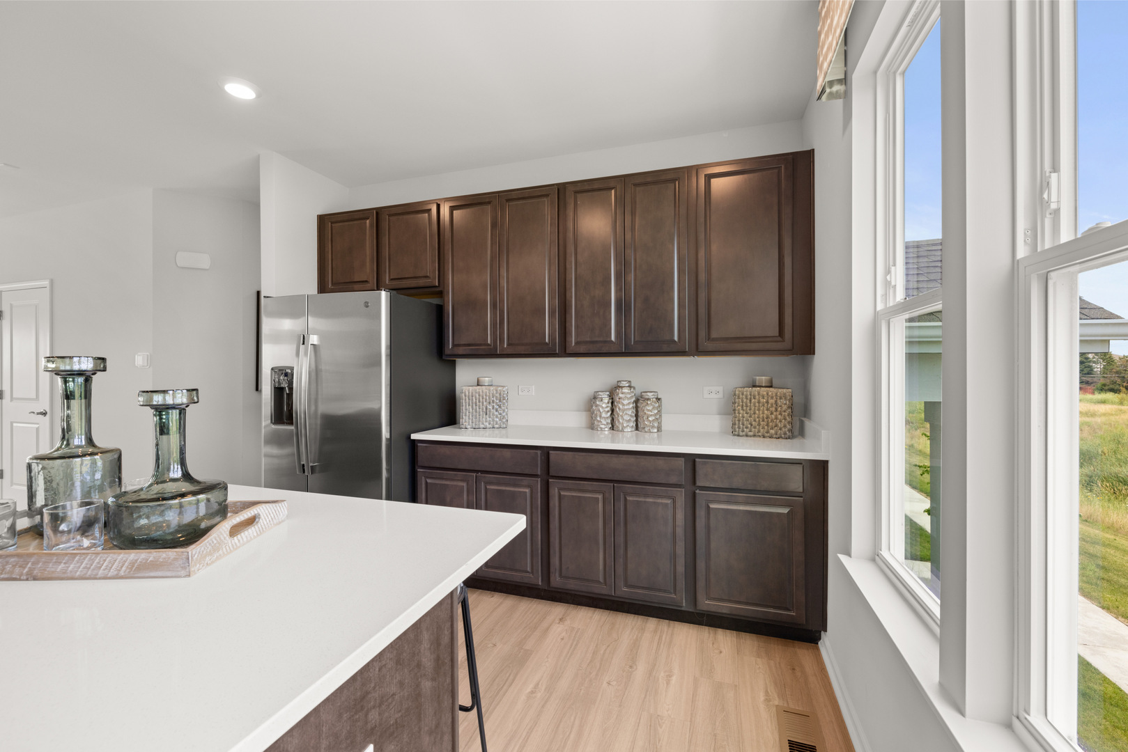 567 Wolverine Drive Aurora, IL 60502 - Photo 4 of 30 a kitchen with stainless steel appliances kitchen island granite countertop a refrigerator and a sink