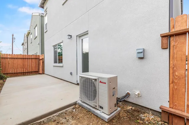 a view of utility room
