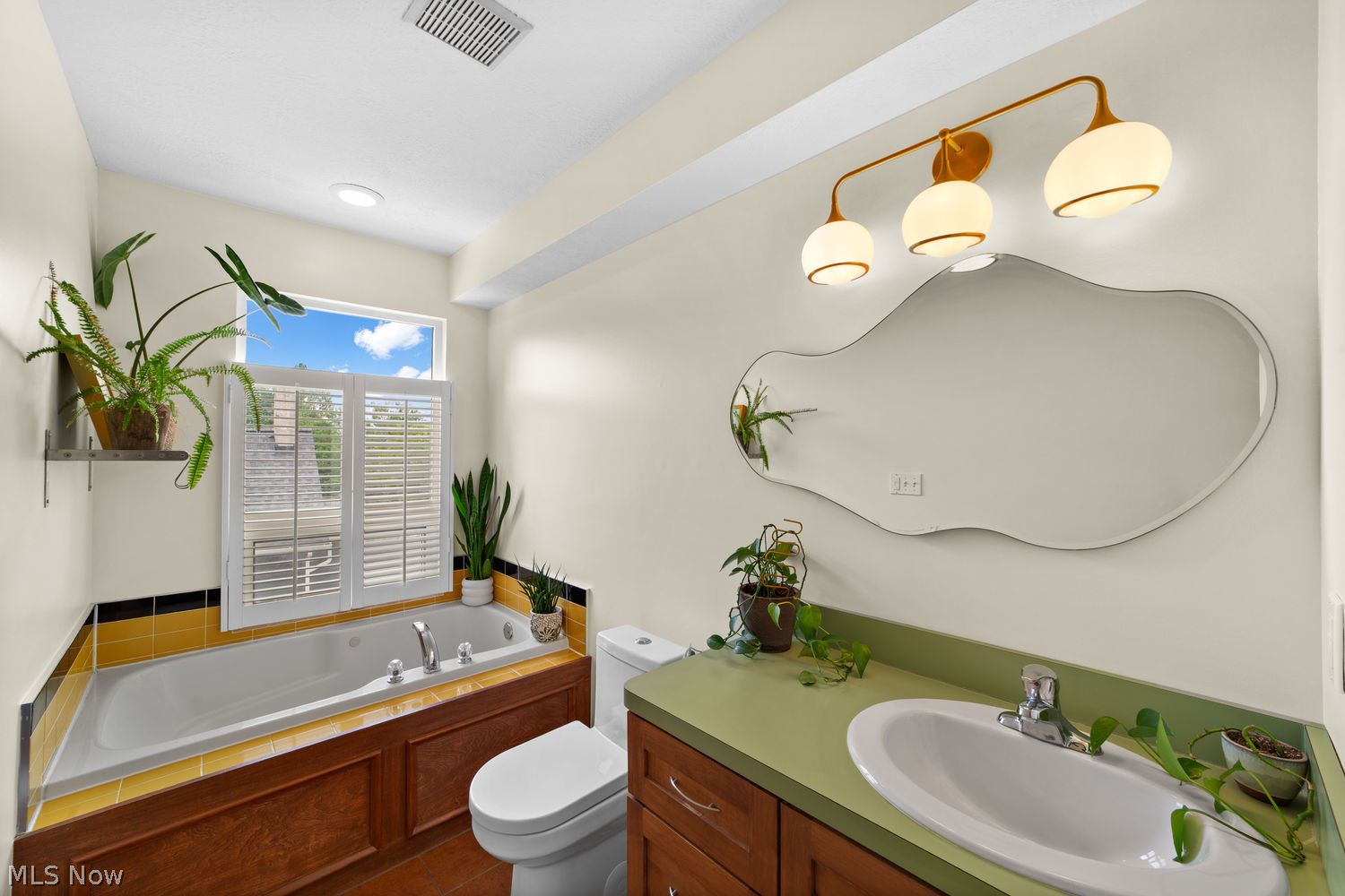 2575 West 9th Street Cleveland, OH 44113 - Photo 24 of 32