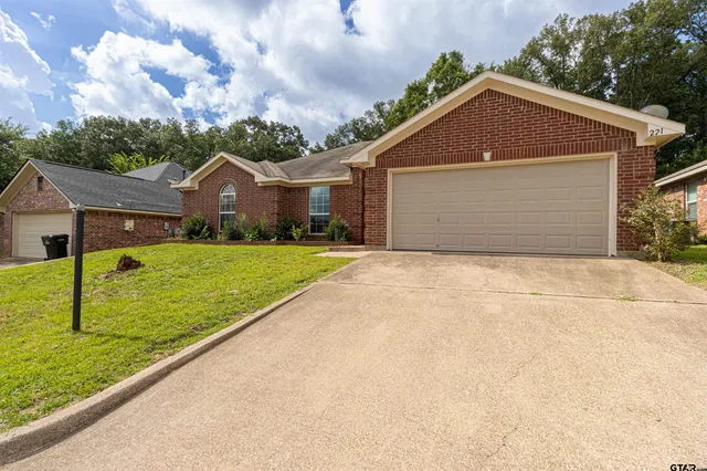 $285,000 | 221 Maggie Circle, Tyler, TX 75703