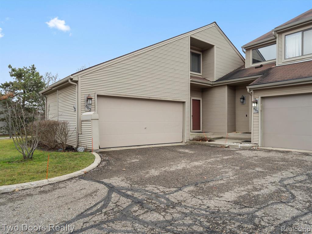 663 Camden Court Rochester Hills, MI 48307 - Photo 1 of 39