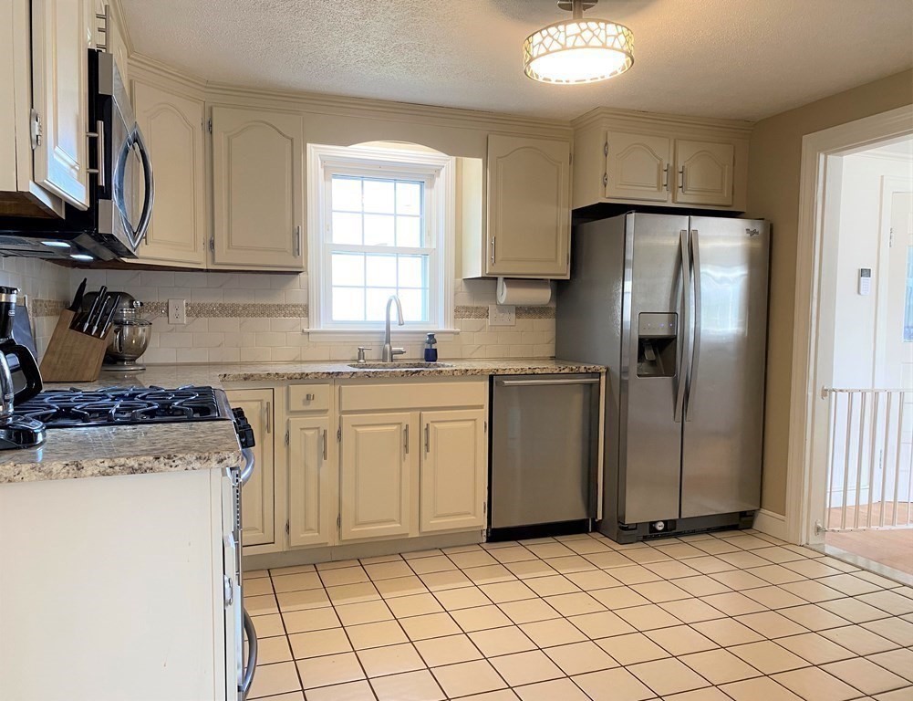 58 St Anne Road Weymouth, MA 02189 - Photo 13 of 38 Gallery Image 13