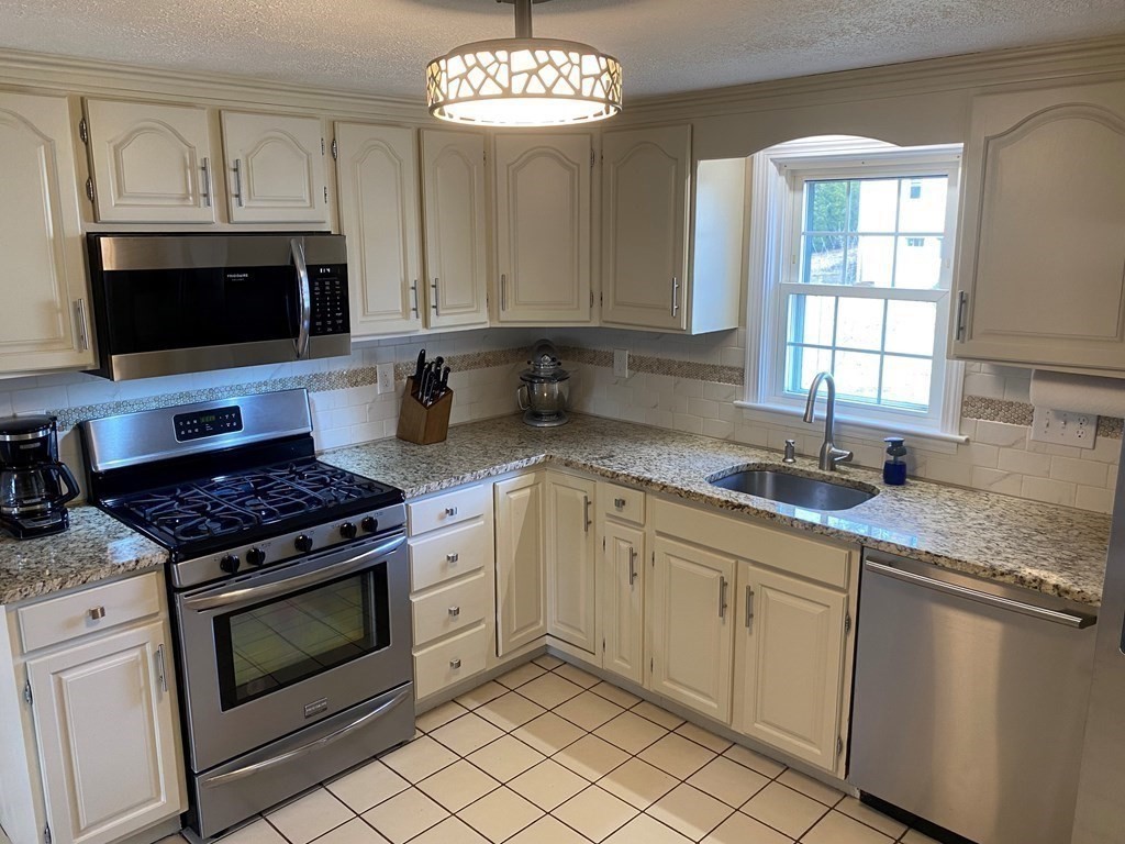 58 St Anne Road Weymouth, MA 02189 - Photo 10 of 38 Gallery Image 10