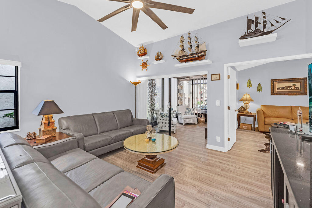 18541 Sunburst Lane Boca Raton, FL 33496 - Photo 4 of 58 Image23