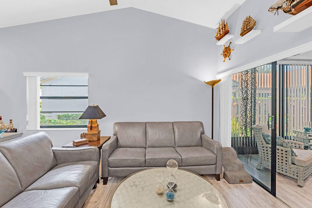18541 Sunburst Lane Boca Raton, FL 33496 - Photo 5 of 58 Image24