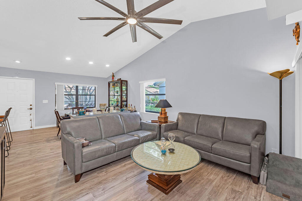 18541 Sunburst Lane Boca Raton, FL 33496 - Photo 6 of 58 Image25