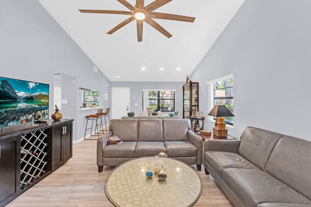 18541 Sunburst Lane Boca Raton, FL 33496 - Photo 7 of 58 Image26