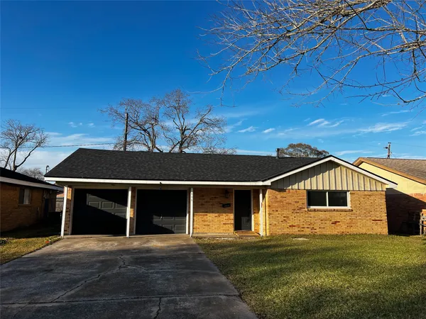 $220,000 | 1808 Dolphin Drive, Seabrook, TX 77586