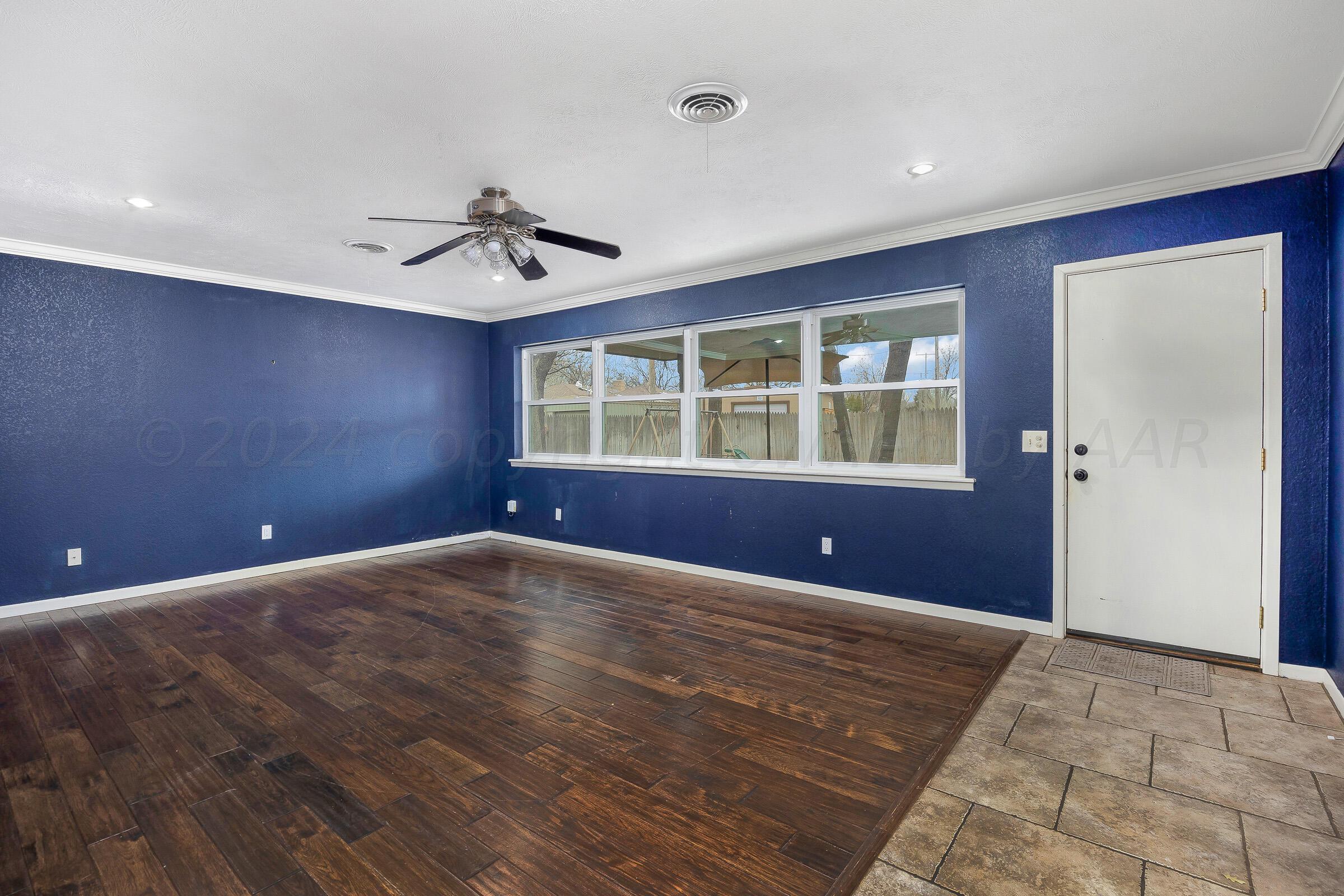 6903 Dreyfuss Road Amarillo, TX 79106 - Photo 9 of 27 a view of an empty room with a window