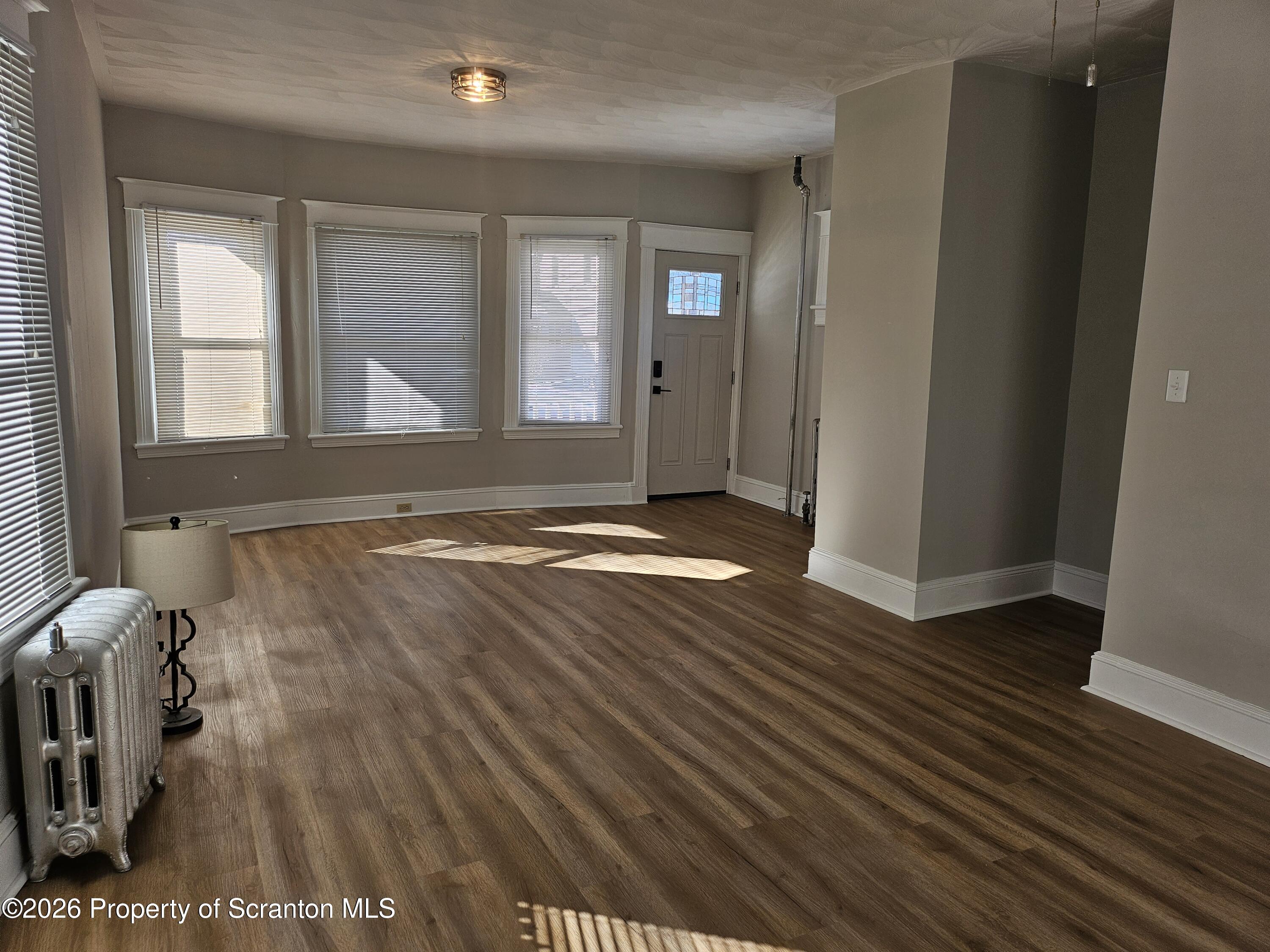 819 Poplar Street Dunmore, PA 18509 - Photo 13 of 31 Living Room