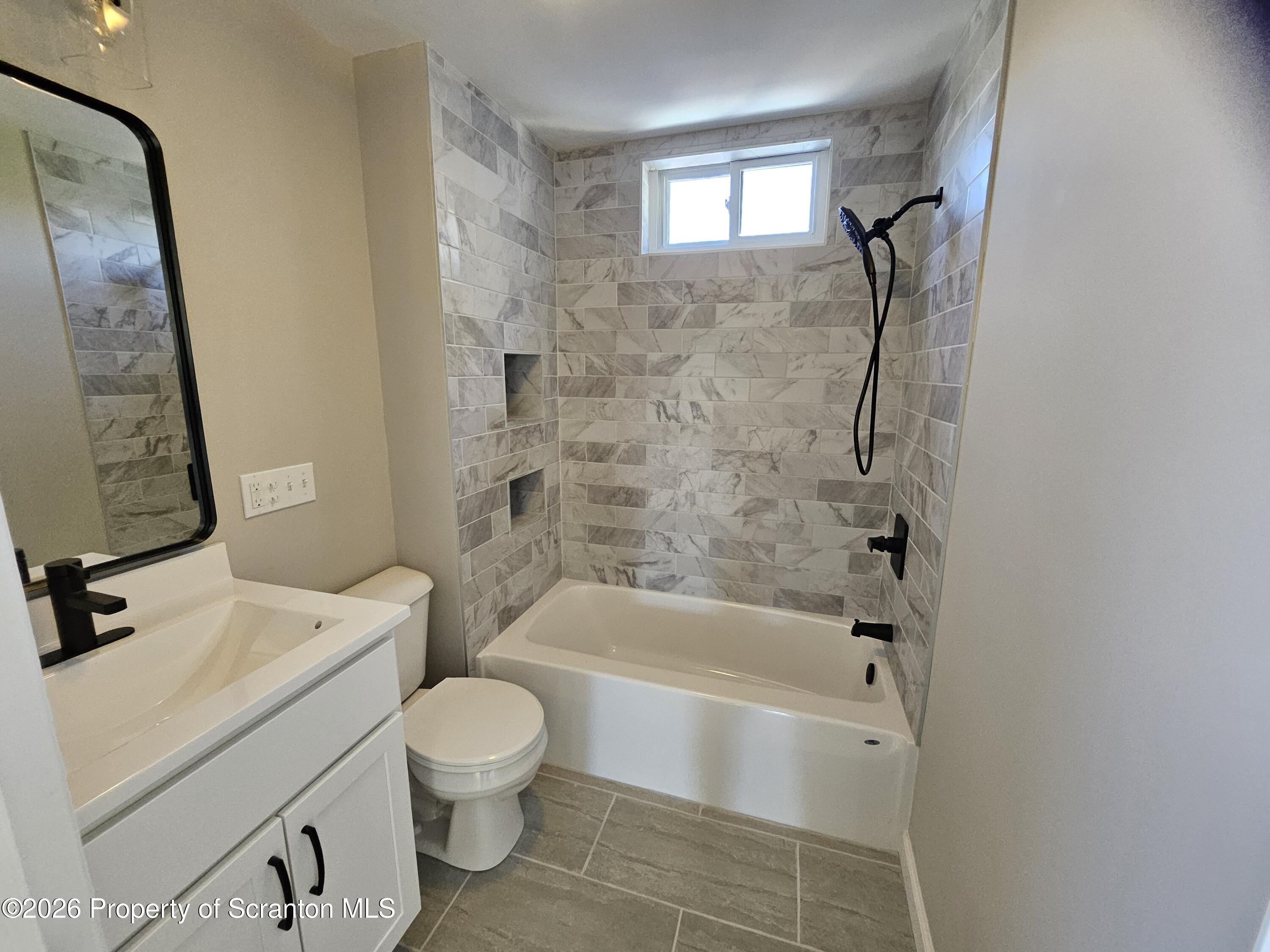 819 Poplar Street Dunmore, PA 18509 - Photo 18 of 31 Primary Bathroom