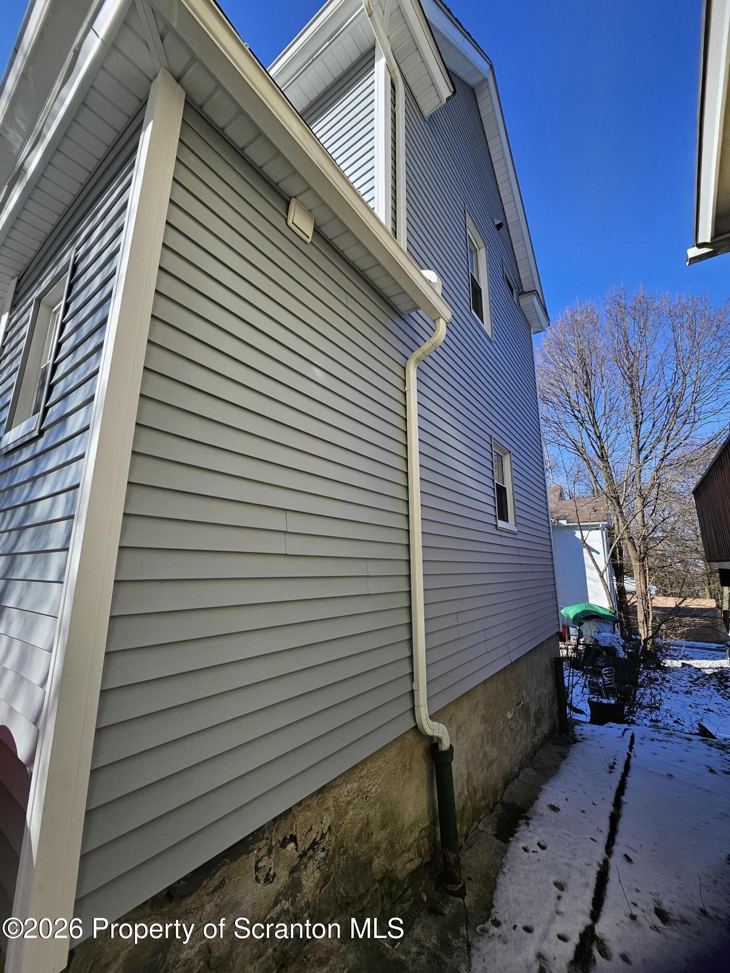 819 Poplar Street Dunmore, PA 18509 - Photo 30 of 31 back