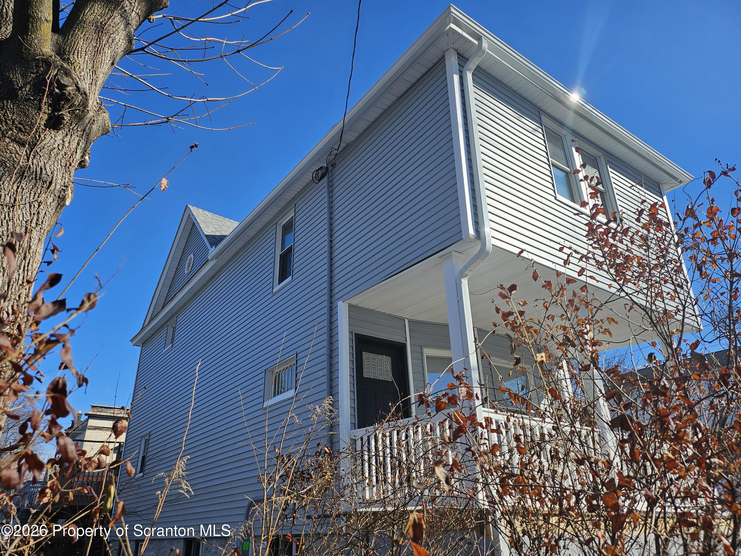 819 Poplar Street Dunmore, PA 18509 - Photo 3 of 31 leftside