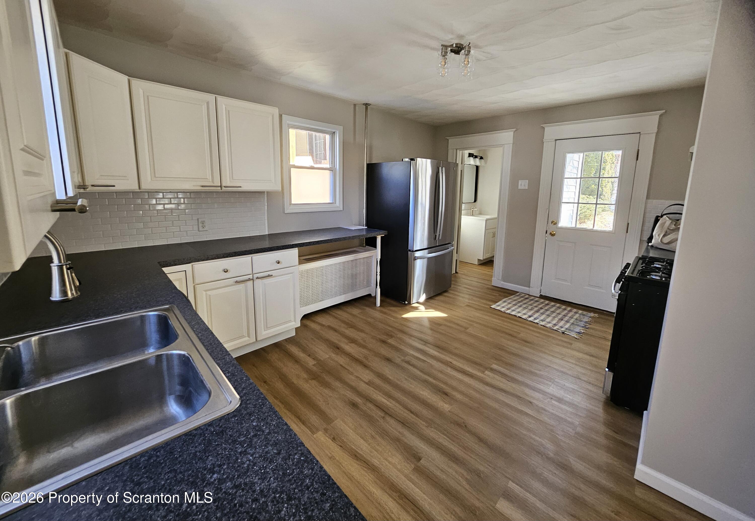 819 Poplar Street Dunmore, PA 18509 - Photo 7 of 31 Kitchen