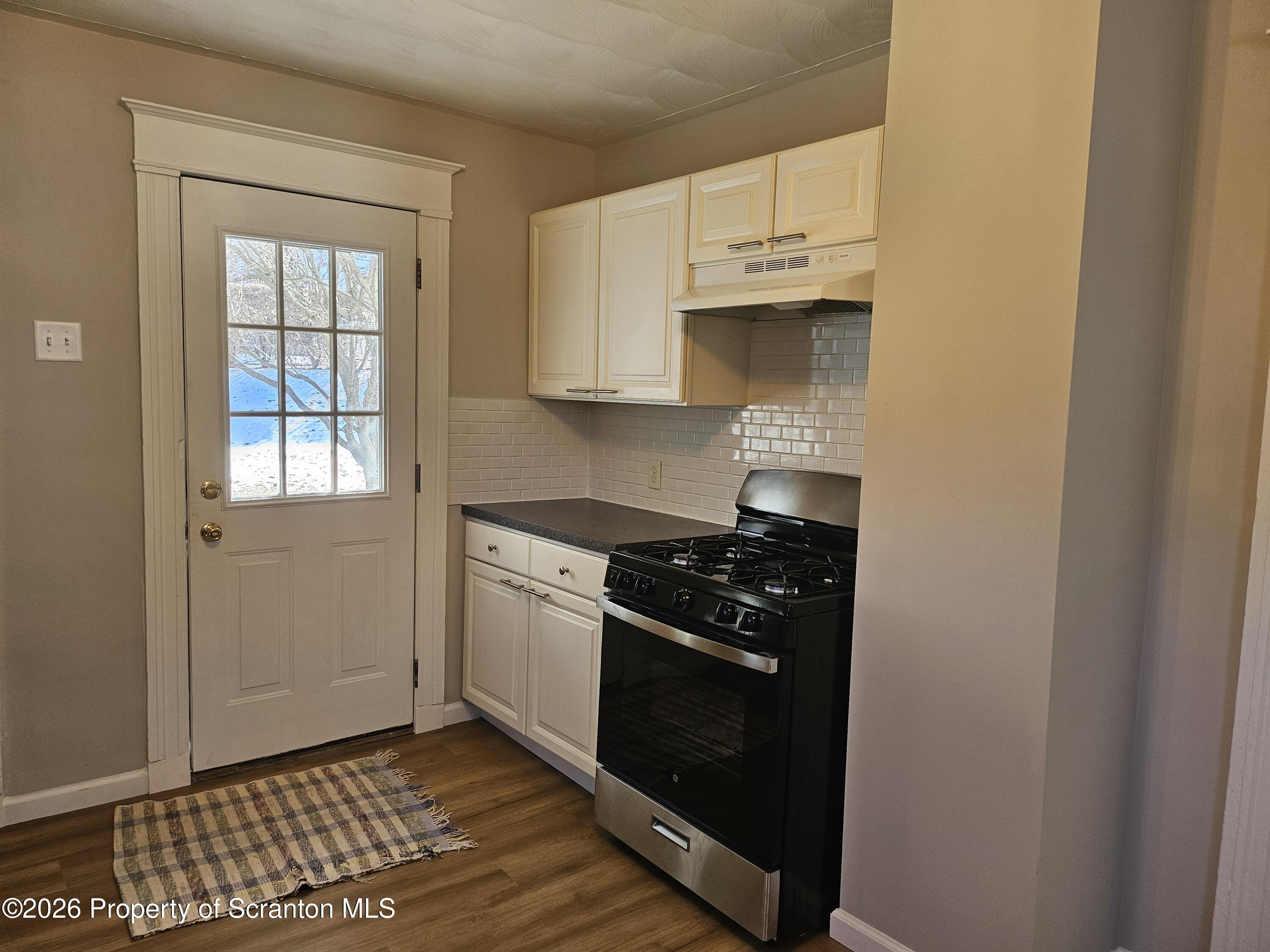 819 Poplar Street Dunmore, PA 18509 - Photo 9 of 31 Kitchen