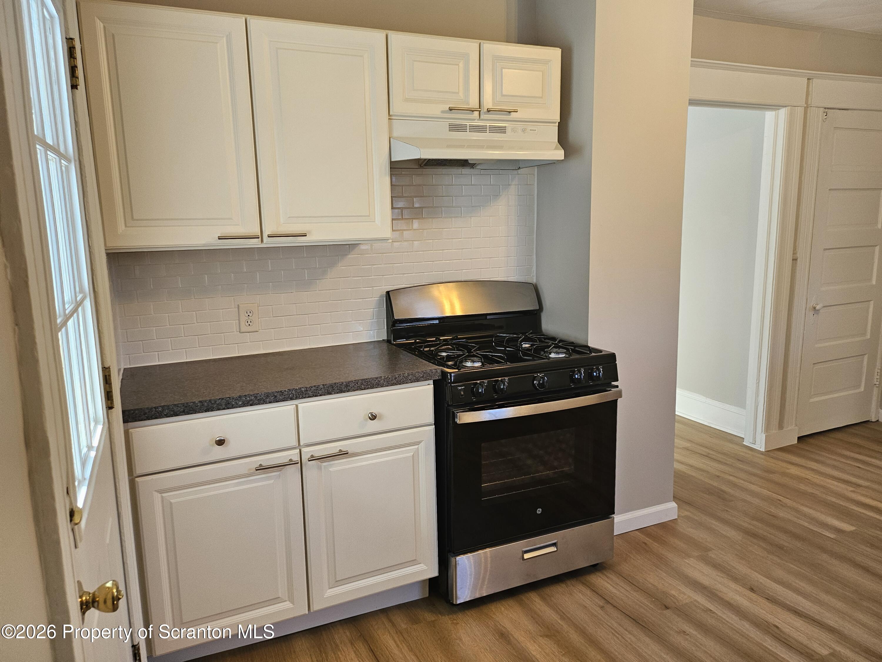 819 Poplar Street Dunmore, PA 18509 - Photo 10 of 31 Kitchen