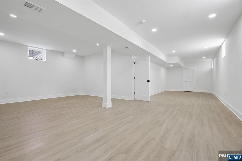 318 East Halsey Road Parsippany, NJ 07054 - Photo 34 of 38