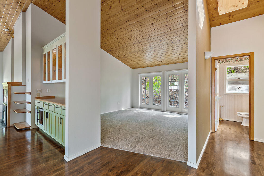4096 North Roxy Drive Medford, OR 97504 - Photo 21 of 62 17