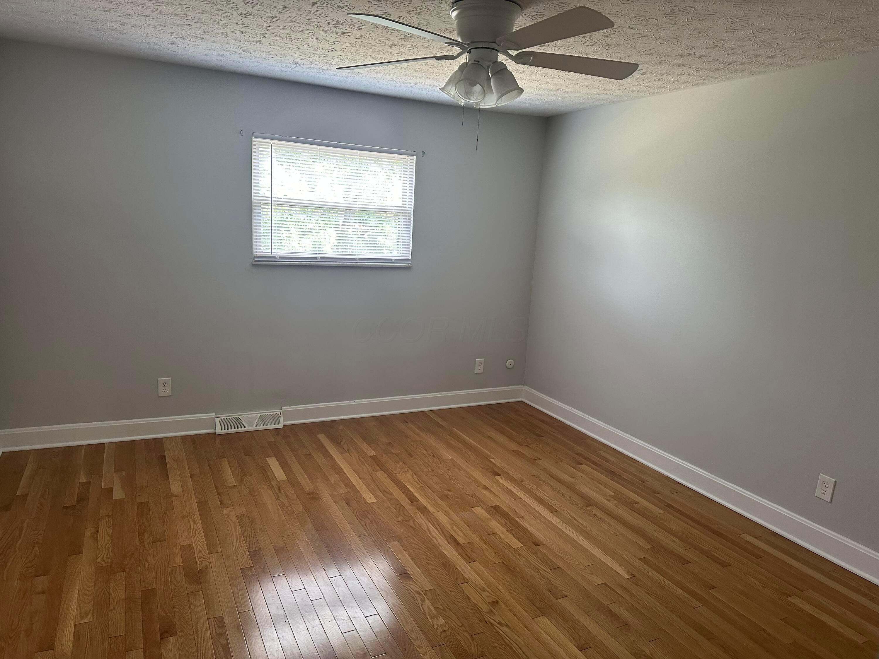 4867 Dierker Road Columbus, OH 43220 - Photo 6 of 13 IMG_0590