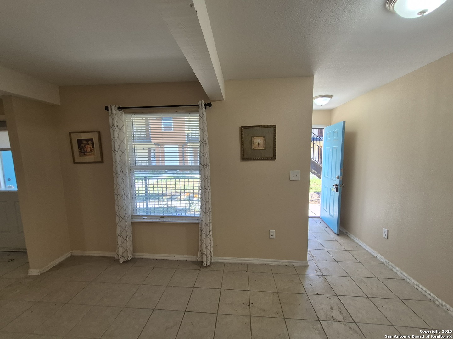 3718 Pleasanton Road, Unit 2102 San Antonio, TX 78221 - Photo 3 of 5 an empty room with windows