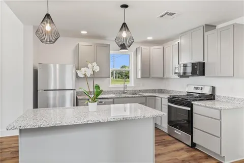 $259,500 | 2808 Live Oak Drive, Gretna, LA 70056