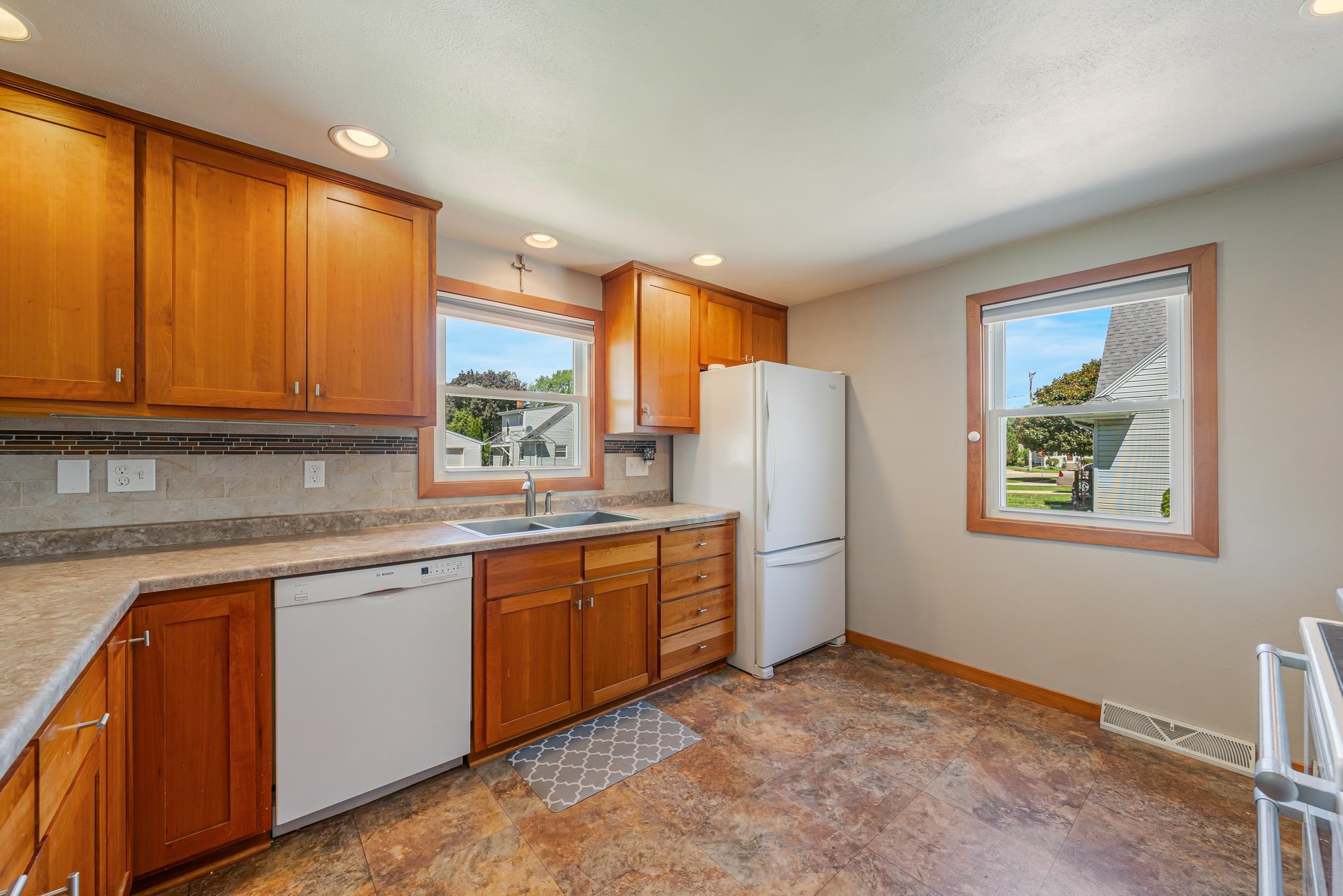 1932 Maplecrest Drive Appleton, WI 54915 - Photo 6 of 43