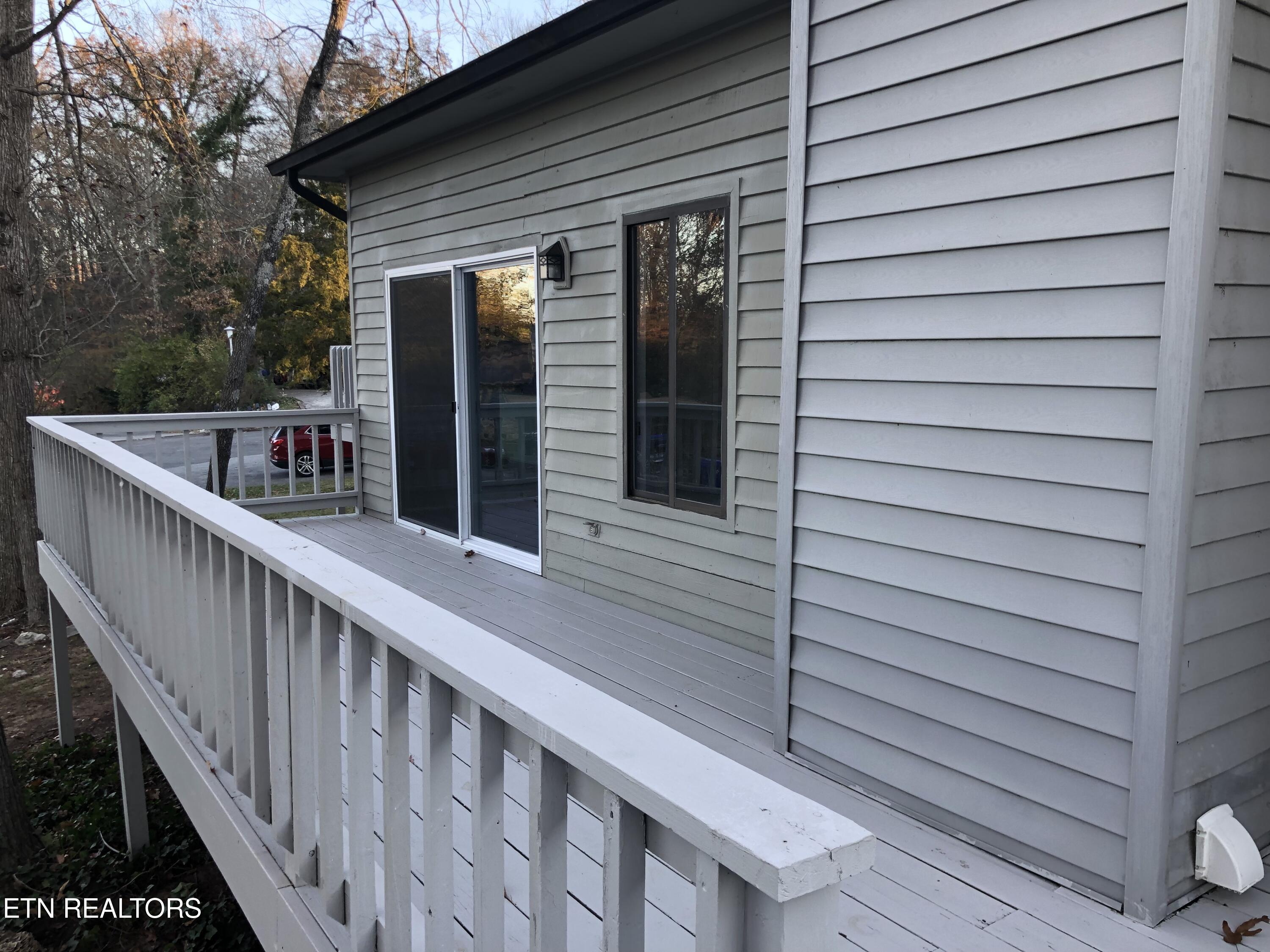 107 Hazleton Lane Oak Ridge, TN 37830 - Photo 20 of 26 Extensive back deck