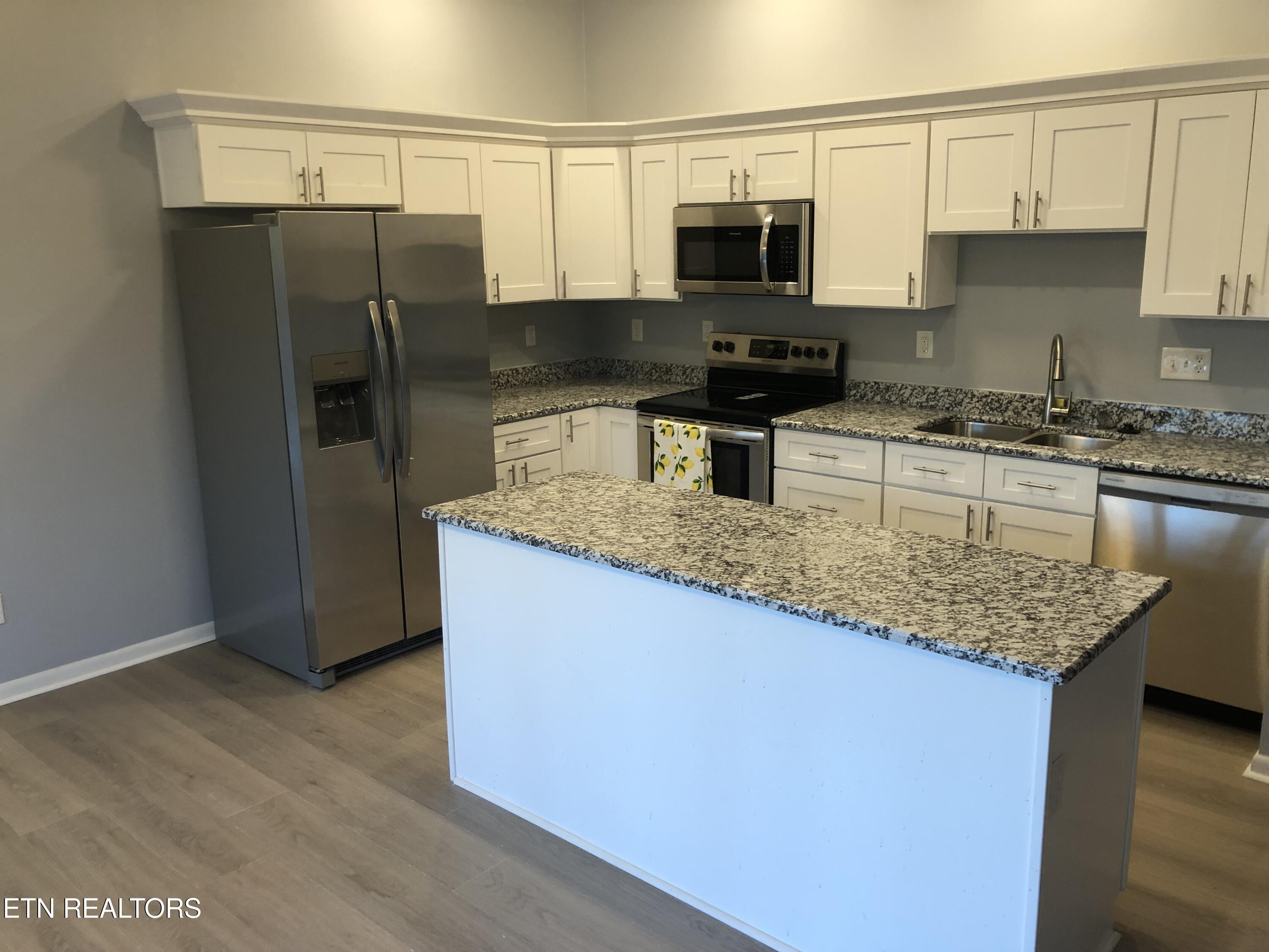 107 Hazleton Lane Oak Ridge, TN 37830 - Photo 3 of 26 New refrigerator, too.