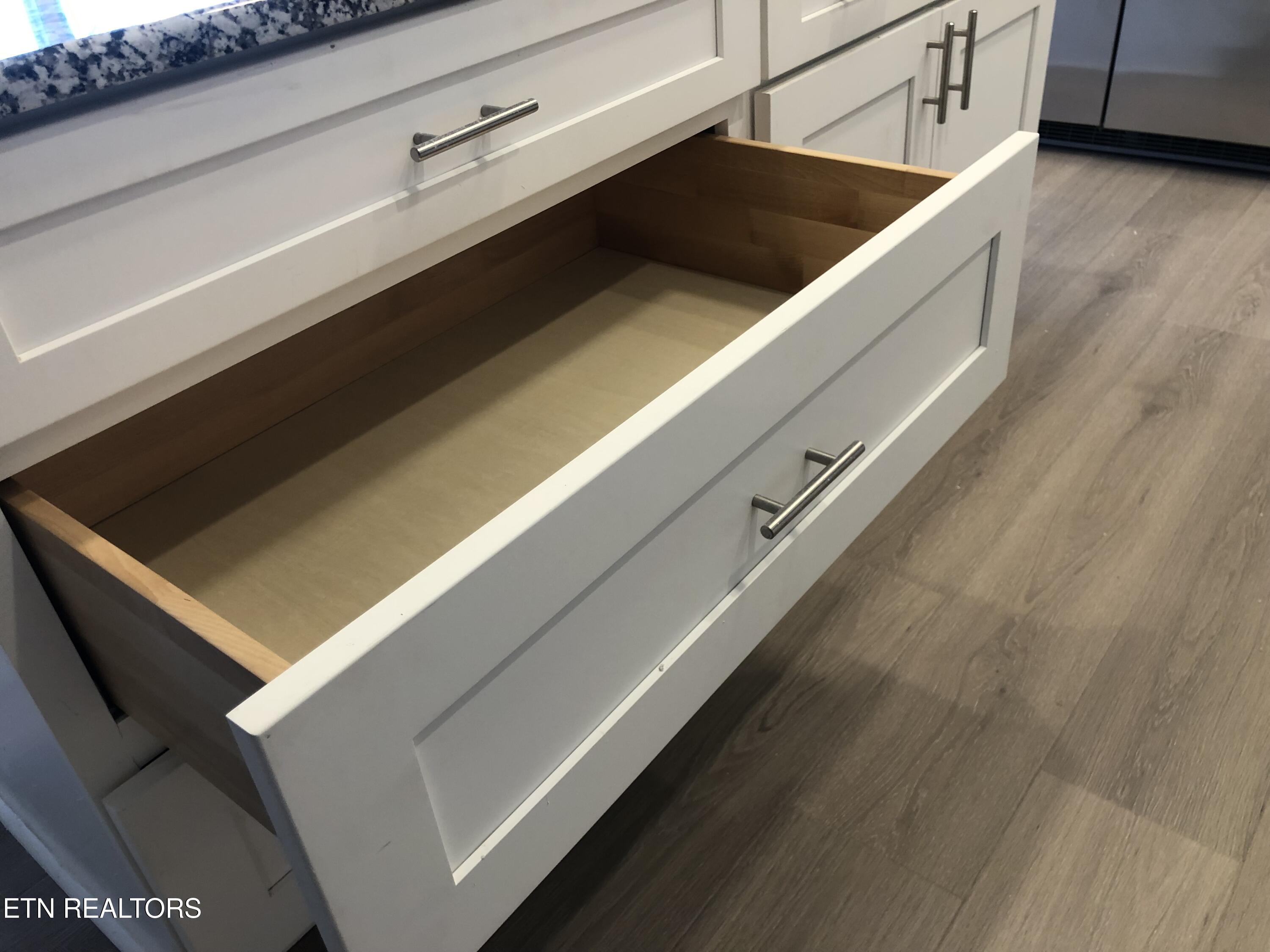 107 Hazleton Lane Oak Ridge, TN 37830 - Photo 10 of 26 Deep Kitchen Drawers