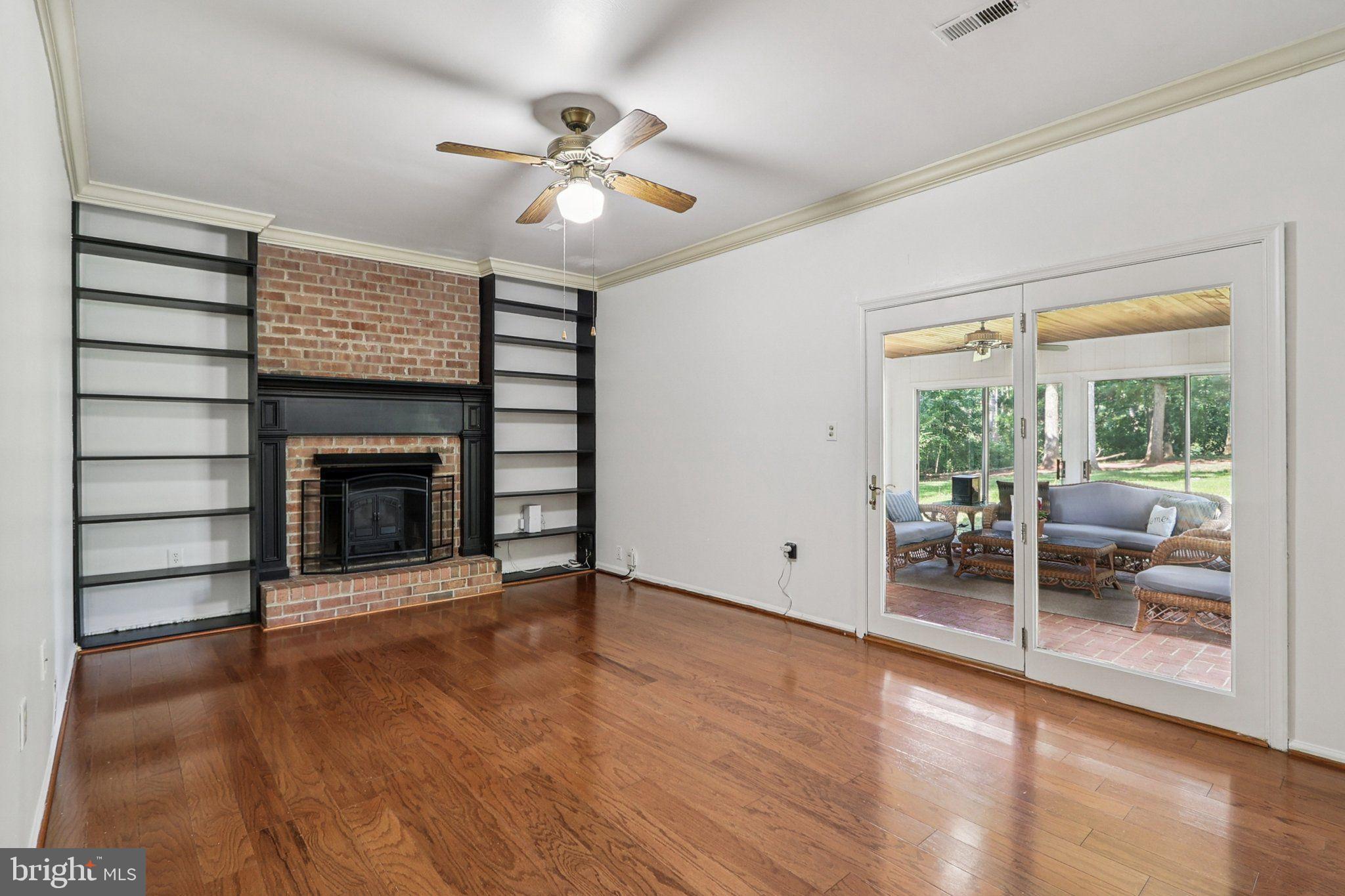 8933 Rolling Road Manassas, VA 20110 - Photo 8 of 67 Gallery Image 8