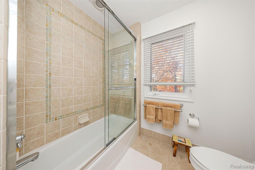 4326 Commerce Road West Bloomfield, MI 48324 - Photo 38 of 75