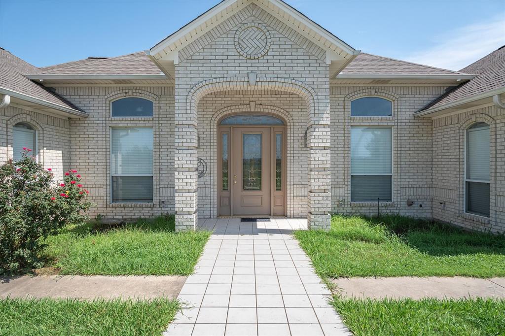 7182 Fm 2451 Road Scurry, TX 75158 - Photo 6 of 37 front view of a house with a yard