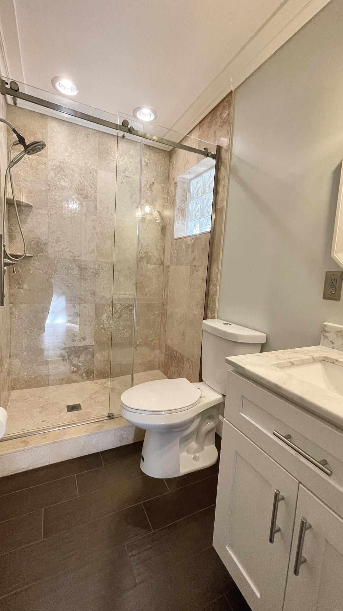 103 East Riverside Drive Jupiter, FL 33469 - Photo 20 of 66 Guest Bath