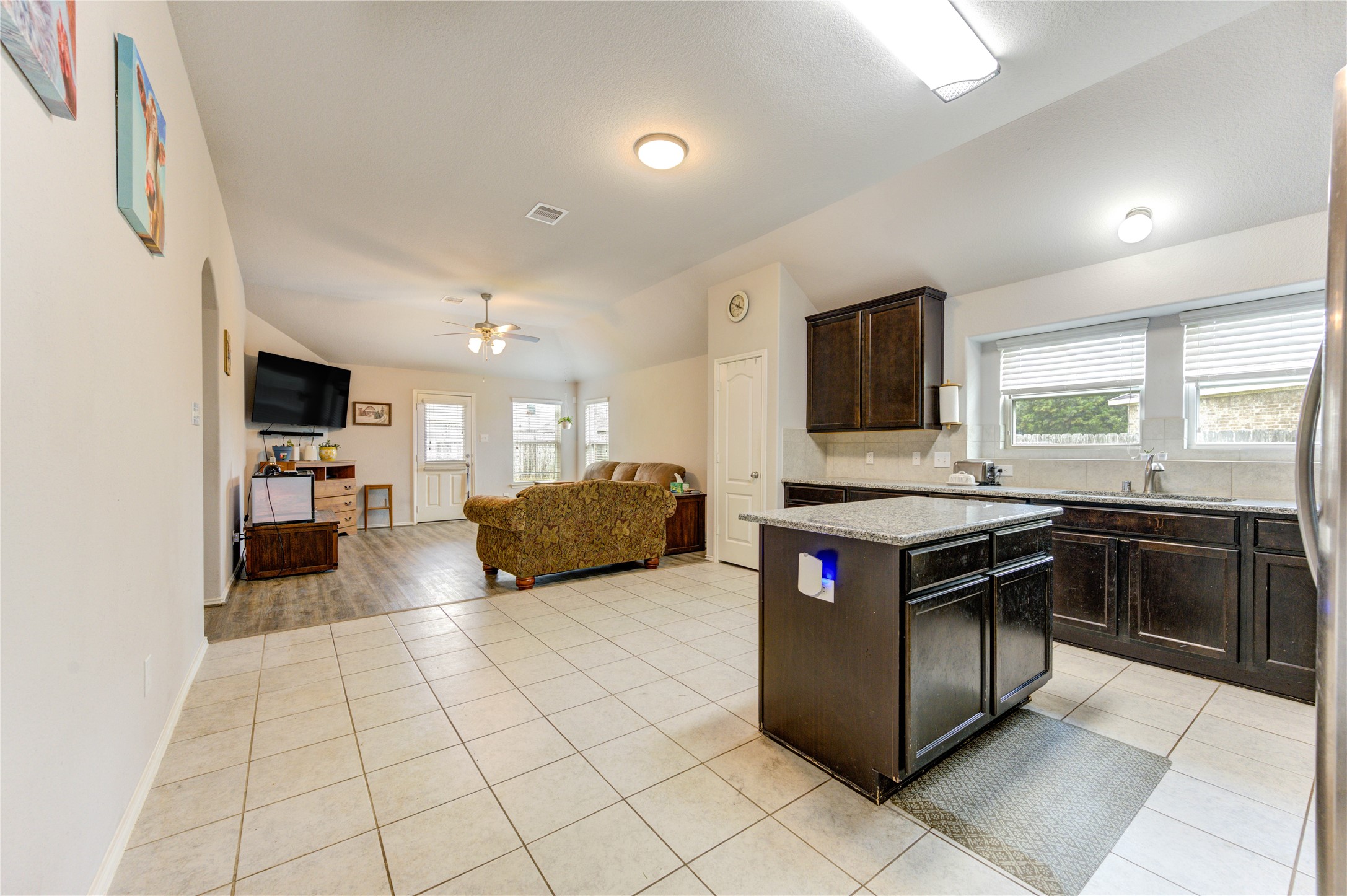13707 Arcadia Creek Lane Rosharon, TX 77583 - Photo 11 of 47 Open kitchen design overlooking the breakfast and living areas.