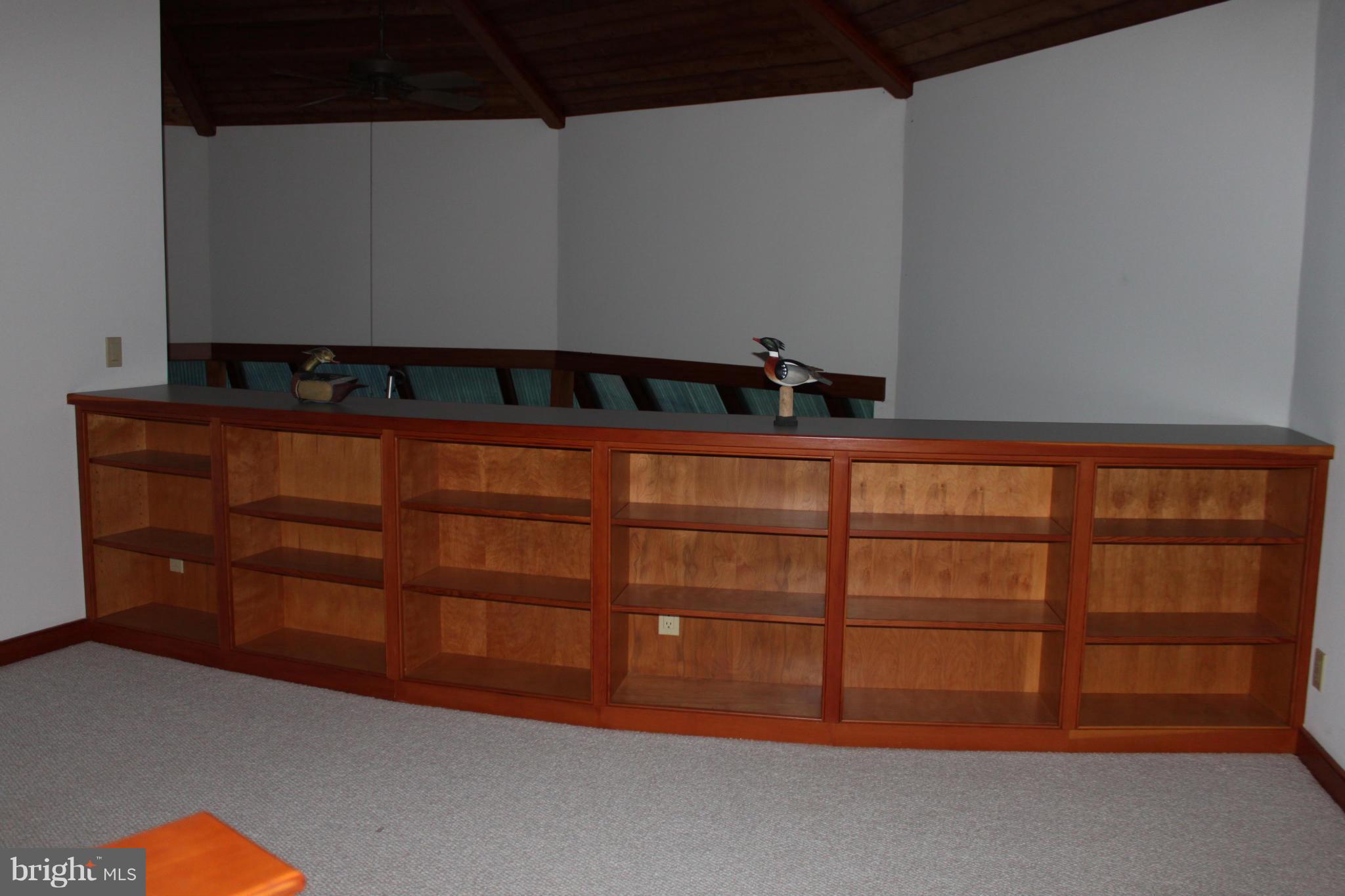 201 Hunters Road Washington, VA 22747 - Photo 14 of 30 Upper level loft/MBR sitting area