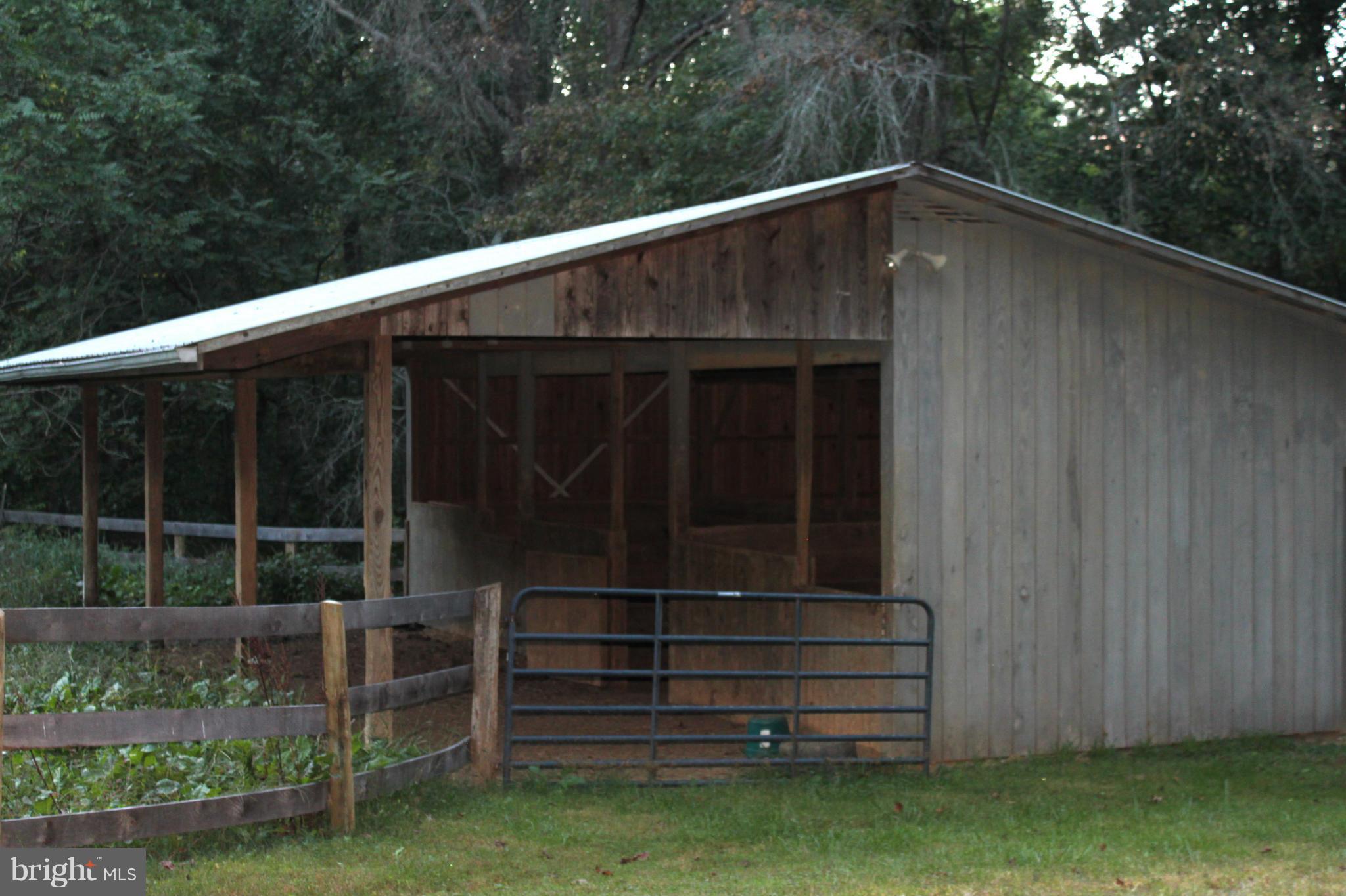 201 Hunters Road Washington, VA 22747 - Photo 28 of 30 3 stall stable with riding ring