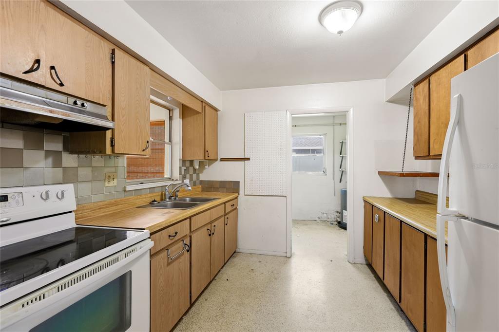 612 Center Road Venice, FL 34293 - Photo 11 of 28 Gallery Image 11