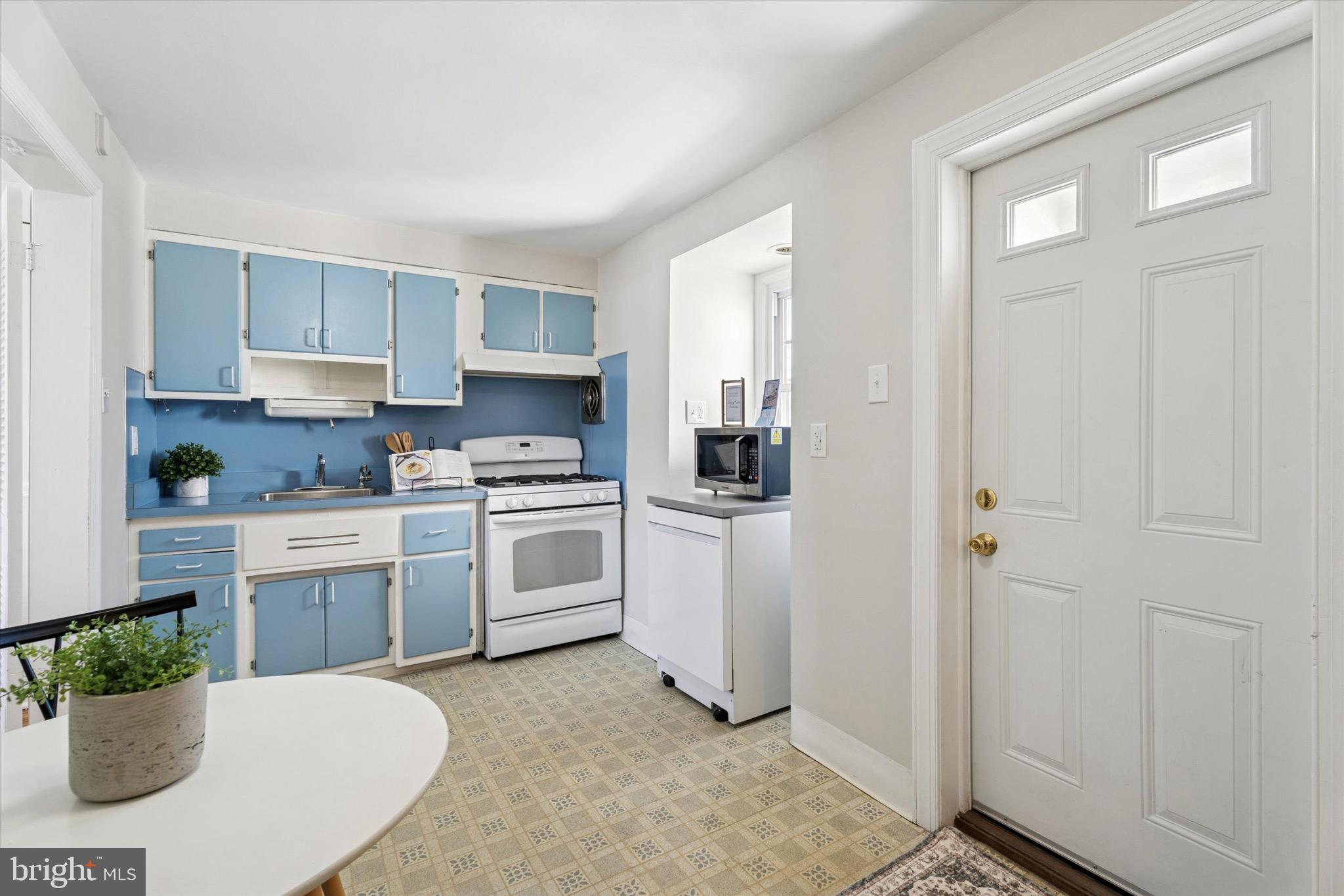 216 Brentwood Road Havertown, PA 19083 - Photo 9 of 26