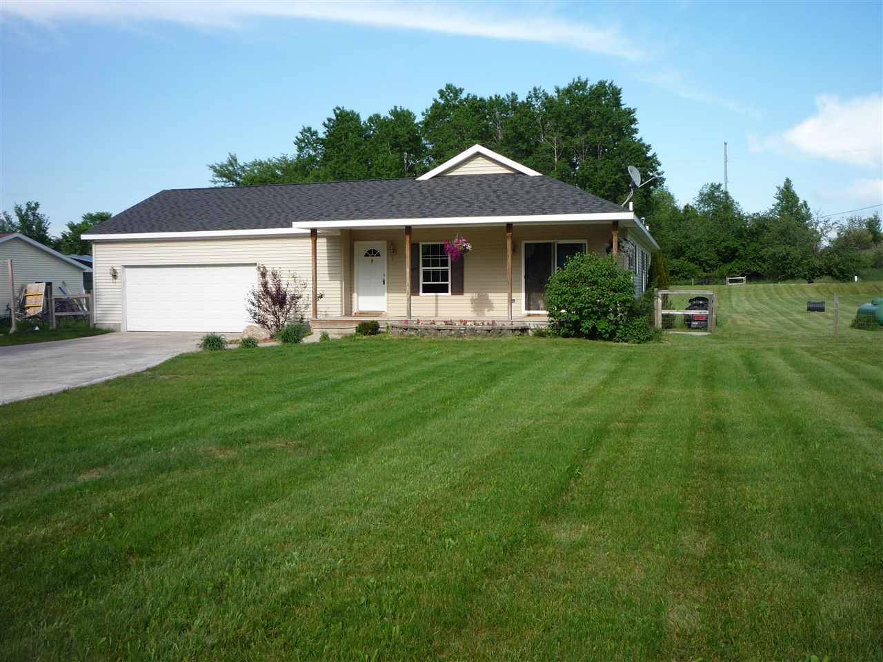 1045 Hoosier Valley Road Traverse City, MI 49685 - Photo 2 of 15 1802129-1.JPG