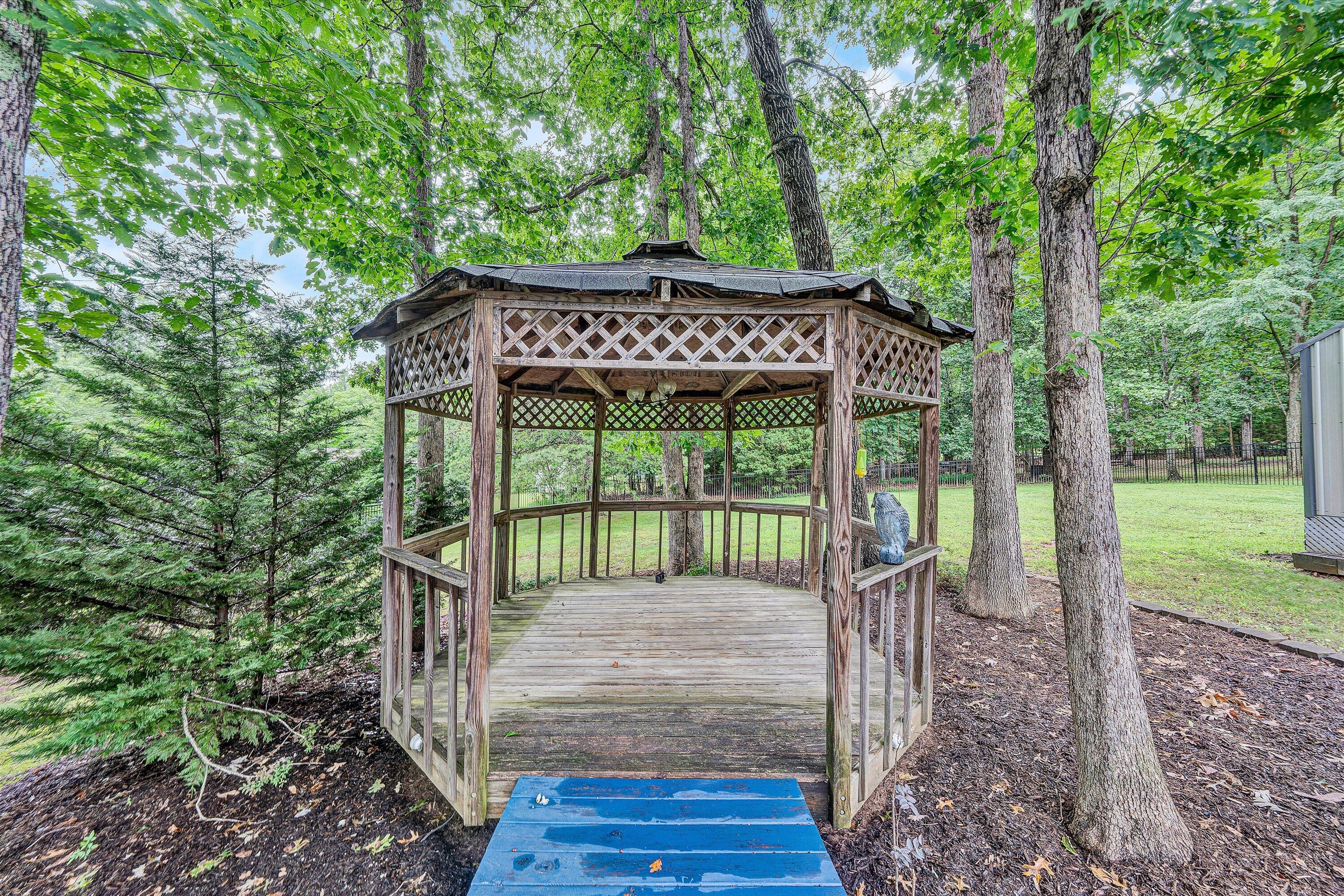 5935 Scruggs Road Moneta, VA 24121 - Photo 31 of 37 a view of a deck with a backyard