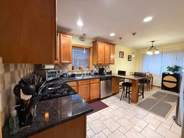 $460,000 | 4918 North Moody Avenue, Chicago, IL 60630